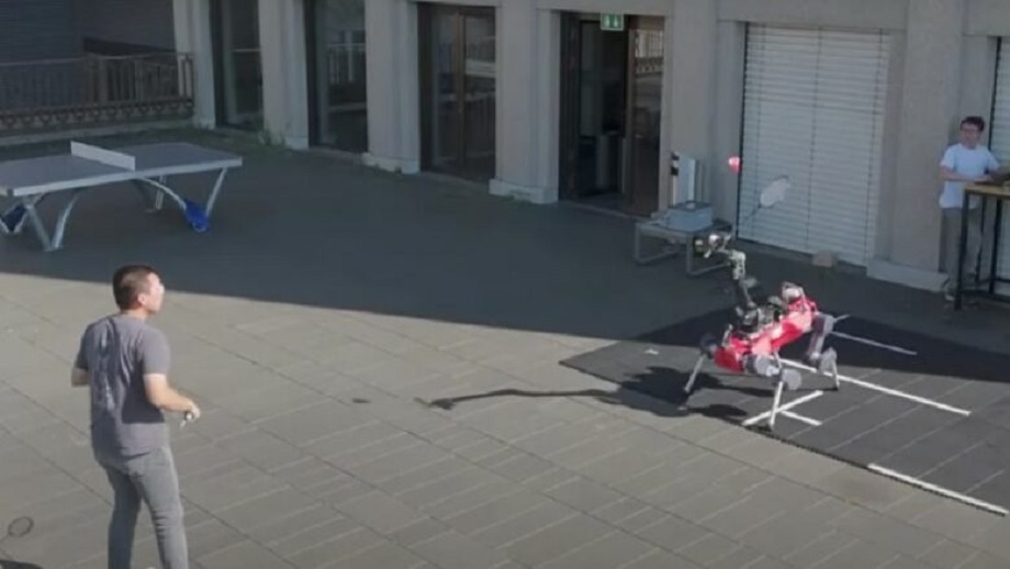 स्विजरल्याण्डमा मानिस विरुद्ध ब्याडमिन्टन खेल्ने रोबोटको विकास गरियो