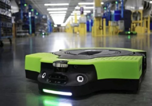 अमेजनले आफ्ना गोदामहरूमा दस लाख रोबोटहरू प्रयोग गर्दै