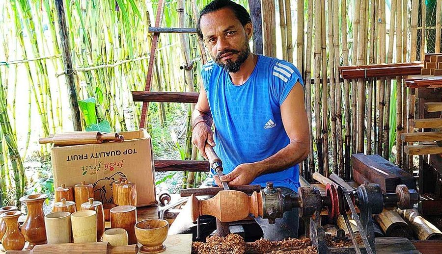 मोबाइलमा युट्युब हेरेर सिकेको काष्ठकलालाई कर्म बनाए भक्तबहादुरले