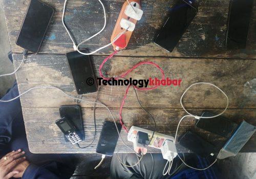 चार्ज गरिरहेको बेलामा मोबाइल फोन किन प्रयोग गर्नु हुँदैन? जान्नुहोस् यसका प्रमुख १० कारण