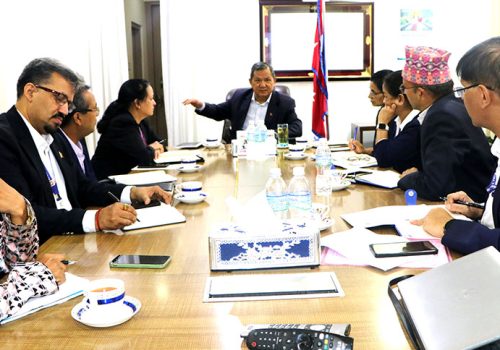 निर्देशन दिएको एक वर्षमा पनि फाइभजी नेटवर्क शुरु नभएको भन्दै सञ्चार मन्त्री गुरुङ आक्रोशित