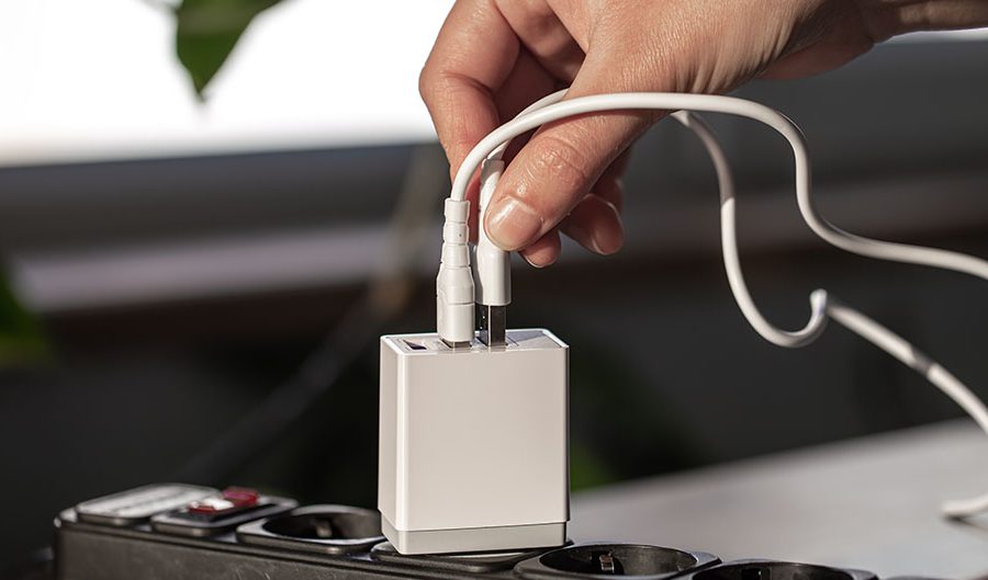 मोबाइल फोनको चार्जर छुटाउँदा करेन्ट लागेर मृत्यु