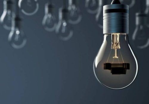 बैतडीका तीन गाउँमा बिजुली नहुँदा मोबाइल चार्ज गर्न पनि छिमेकी जिल्ला जानुपर्ने बाध्यता