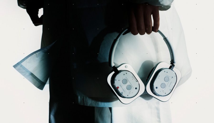 नथिङले बोल्ड डिजाइन र प्रिमियम साउन्डको साथ हेडफोन (१) लन्च गर्यो