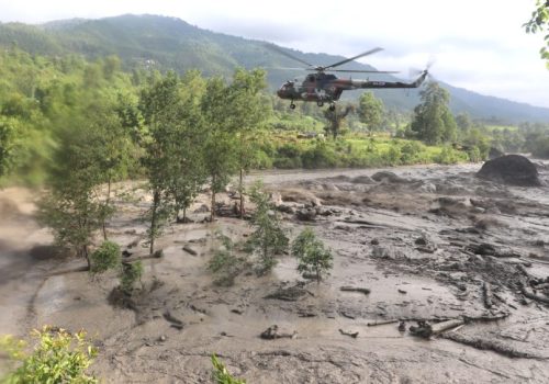 ल्हेन्दे खोलाको बाढी: चार्जिङ स्टेसनमा रहेका करिब सात–आठओटा गाडी बगायो