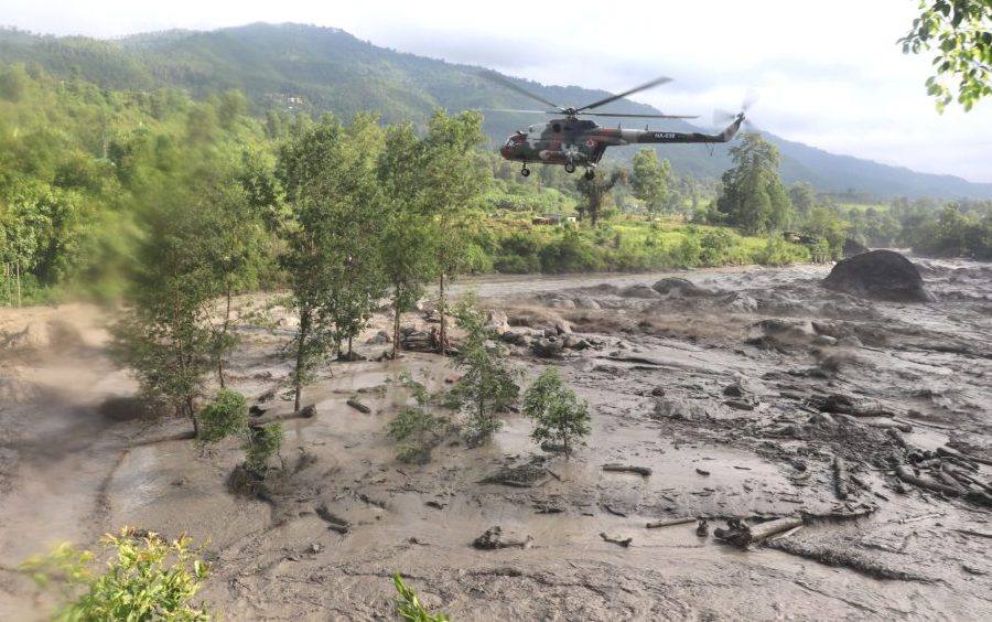 ल्हेन्दे खोलाको बाढी: चार्जिङ स्टेसनमा रहेका करिब सात–आठओटा गाडी बगायो