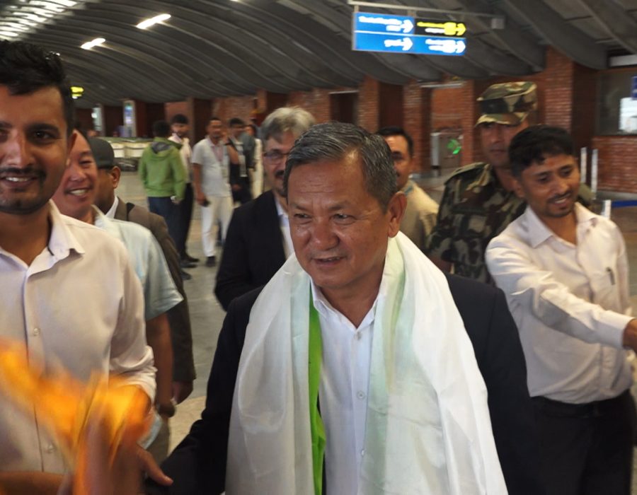 विश्व सूचना समाज सम्मेलनमा सहभागी भई फर्किए सञ्चारमन्त्री गुरुङ