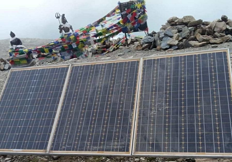 तिलिचो तालमा सौर्य ऊर्जामार्फत् विद्युत् प्रवाह