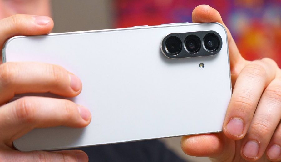 दोस्रो त्रैमासिकमा विश्वव्यापी स्मार्टफोन ढुवानीमा मामूली वृद्धि, सामसङको अग्रता कायम