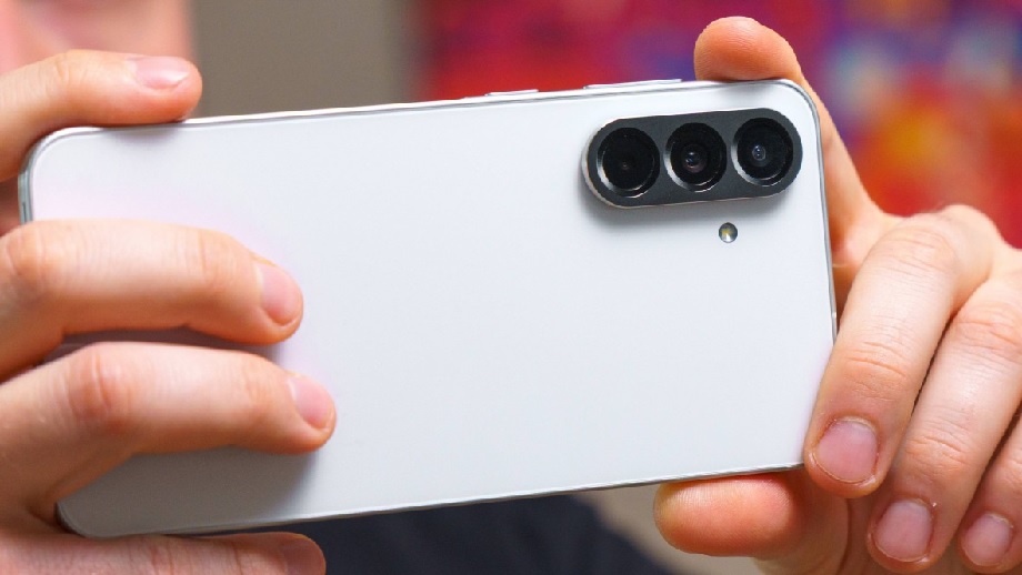 दोस्रो त्रैमासिकमा विश्वव्यापी स्मार्टफोन ढुवानीमा मामूली वृद्धि, सामसङको अग्रता कायम