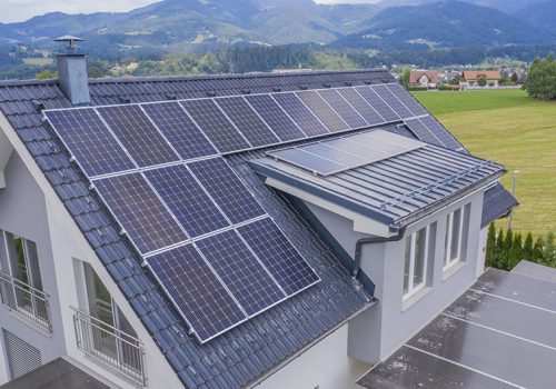 चीनको भवनका पर्खालमा सौर्य प्यानलः कार्बन उत्सर्जन घटाउने पहल