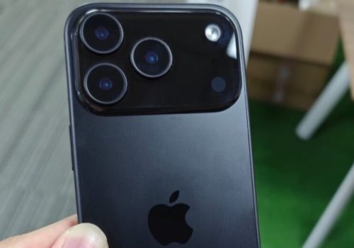 एप्पलले आईफोन १७ प्रोमा लिक्विड ग्लासलाई विशेष रङ्गको रूपमा प्रस्तुत गर्न सक्ने