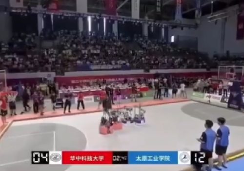 रोबोटहरू बीचको विश्वको पहिलो बास्केटबल प्रतियोगिता: रोबोटहरू आफैंले सर्भिस गर्दै आफैंले स्कोर गरे