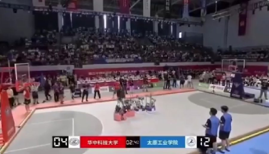 रोबोटहरू बीचको विश्वको पहिलो बास्केटबल प्रतियोगिता: रोबोटहरू आफैंले सर्भिस गर्दै आफैंले स्कोर गरे