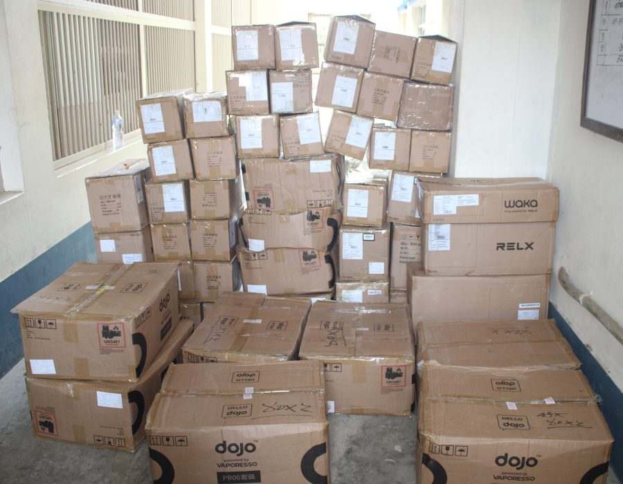 रुपन्देहीमा एक करोड ७१ लाखको इलेक्ट्रोनिक भेप र फ्लेबर बरामद