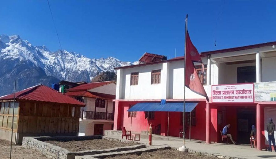 हुम्लामा राष्ट्रिय परिचयपत्र लगायतका लागि जिल्ला प्रशासनको काम बिहानैदेखि