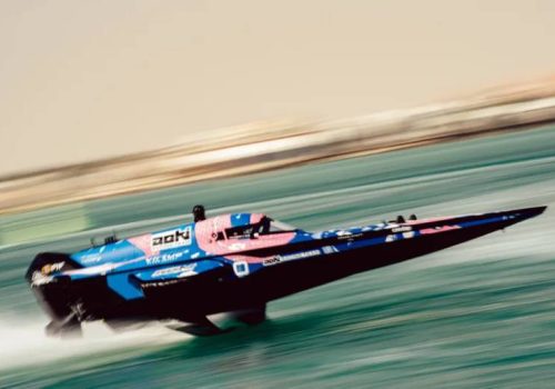 विद्युतीय सवारी अब समुद्रमा पनि उपलब्ध: रेसबर्ड नामका यी ‘एकसिटे उड्ने डुङ्गा’ यूएफओजस्तै देखिन्छन्