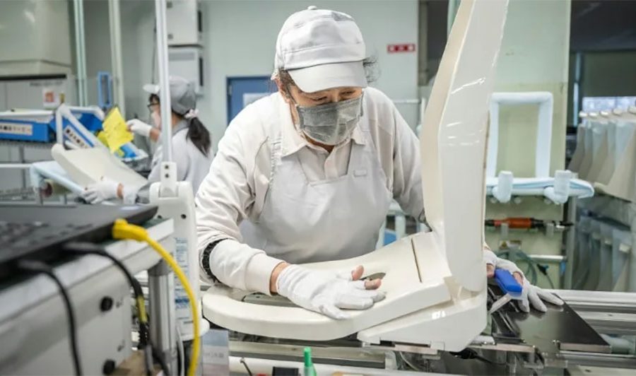 जापानमा नजिकैको शौचालय पत्ता लगाउन र कति व्यस्त छन् भनेर हेर्न फोन र क्यूआर कोडको प्रयोग