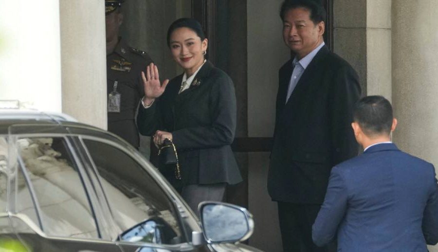 फोन कलमा नैतिकता र संवैधानिक नियम उल्लङ्घन गरेको कसूरमा थाई प्रधानमन्त्री बर्खास्त