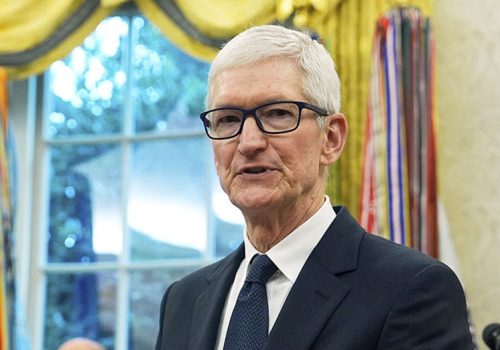 एप्पलका कुकले नाइकीको शेयर हिस्सेदारी दोब्बर गरे, सीईओ हिलको ‘टर्नअराउन्ड’ प्रयासलाई समर्थन