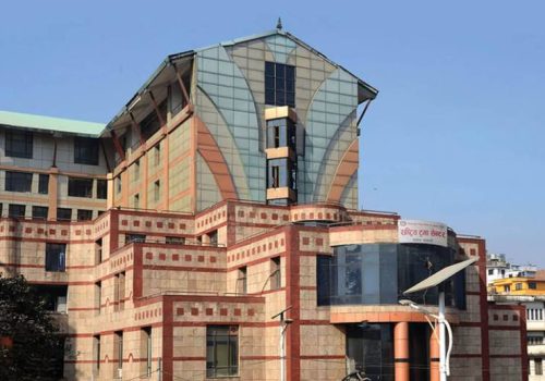 ट्रमा सेन्टरमा ‘दुरबिन’ प्रविधिबाट मेरुदण्डको शल्यक्रिया