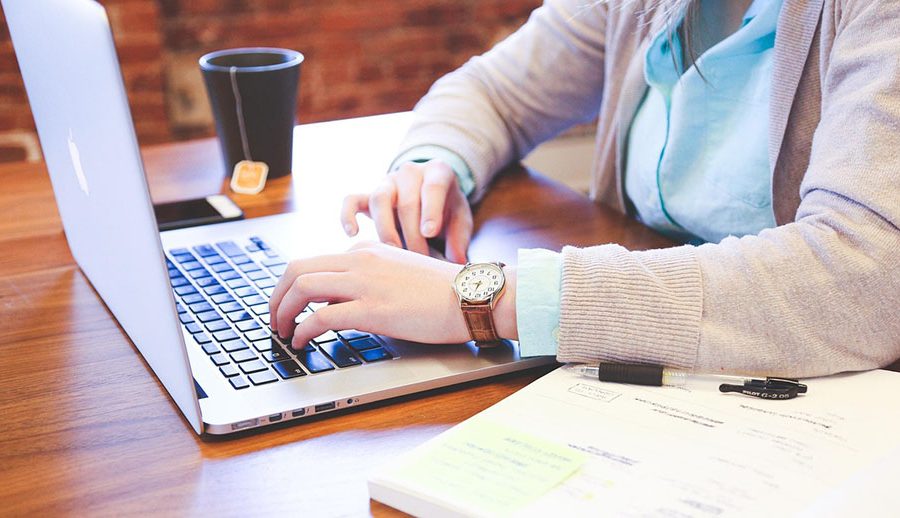 टाइप गर्दागर्दा थाक्नुभो? ल्यापटपमा बोलेरै टाइप गर्नुहोस्, यस्तो छ तरिका…