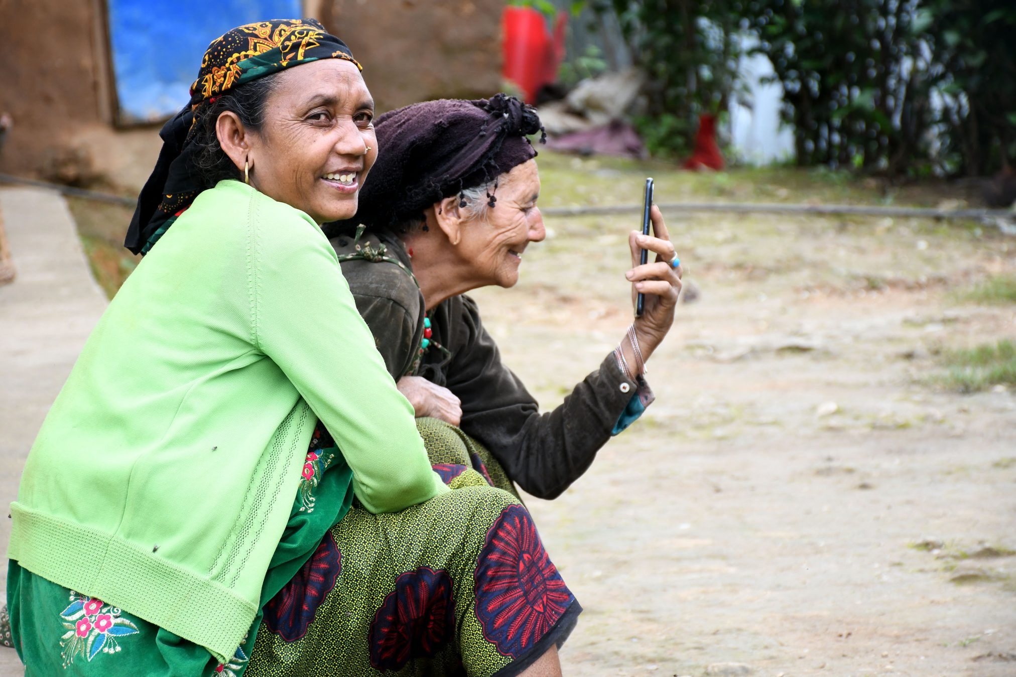 नब्बे प्रतिशत पुरुष र ८१ प्रतिशत महिलासँग आफ्नै मोबाइल फोन, ८२ प्रतिशत घरपरिवारमा इन्टरनेटको सुविधा