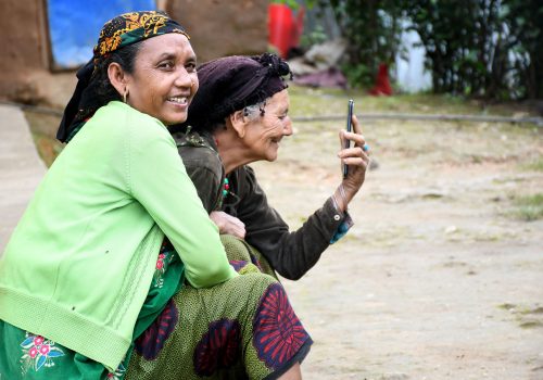 नब्बे प्रतिशत पुरुष र ८१ प्रतिशत महिलासँग आफ्नै मोबाइल फोन, ८२ प्रतिशत घरपरिवारमा इन्टरनेट सुविधा भएको उपकरण प्रयोग