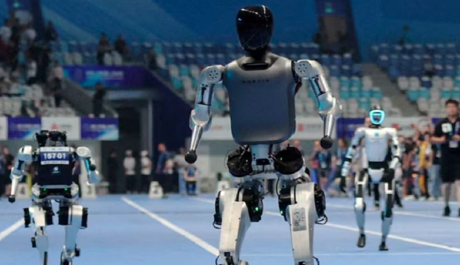१६ देशका रोबोटहरू फुटबल, किकबक्सिङ र नृत्यमा प्रतिस्पर्धा गर्दै