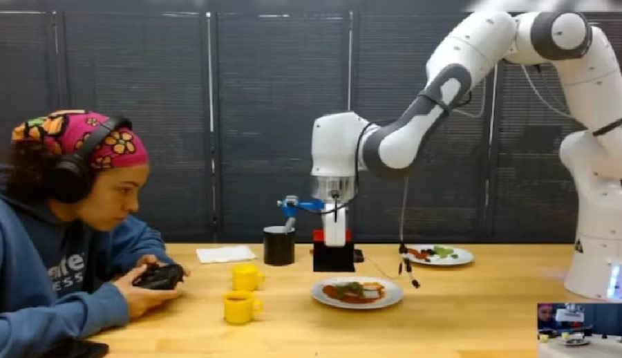 इन्जिनियरहरूले विकास गरे खाना तयार गर्न सक्ने रोबोटिक प्रणाली