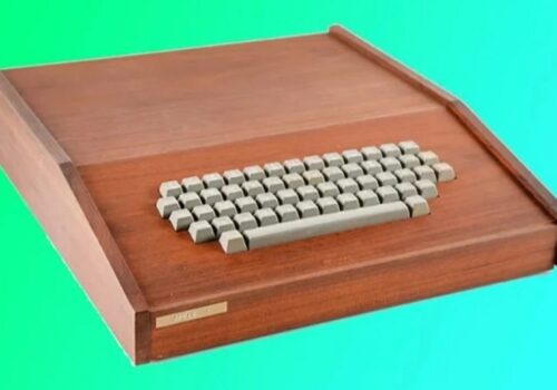 दुर्लभ एप्पल–१ कम्प्युटर ४ लाख ७५ हजार अमेरिकी डलरमा बिक्री