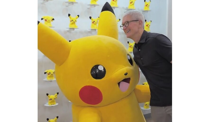टिम कूकले पोकेमोनलाई अँगालो हालेर भने – जापान “गेमर्स प्याराडाइज” हो