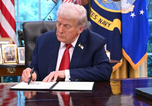 डोनाल्ड ट्रम्पले माइक्रोसफ्टलाई विश्वव्यापी मामिला प्रमुख लिसा मोनाकोलाई बर्खास्त गर्न आग्रह गरे