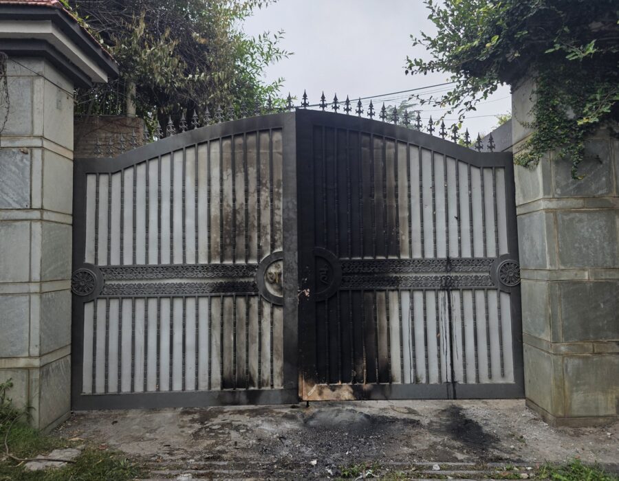 घर जलेको तस्विरसहित उद्यमी शेखर गोल्छाले सामाजिक सञ्जालमा लेखे- रोजगारी सिर्जना र लगानीमा अझ प्रतिबद्ध छौं