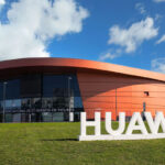 चिनियाँ टेलिकम कम्पनी ह्वावेको आम्दानी २०२५ मा लगभग स्थिर: रिपोर्ट