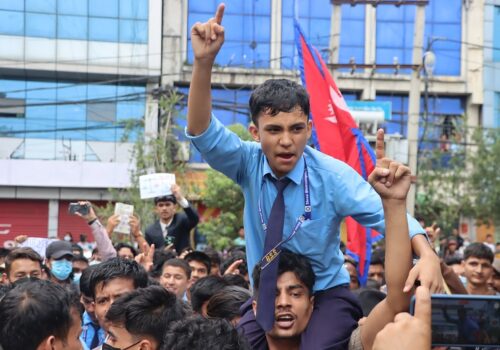 जेनजीले घेरे संसद भवन; बानेश्वर संसद भवन परिसर तनावग्रस्त, कर्फ्यू आदेश जारी (हेर्नुहोस् तस्विरमा)