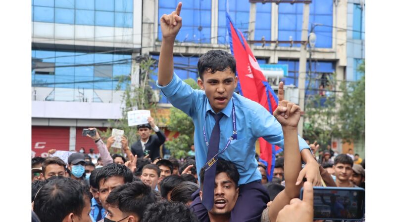 जेनजीले घेरे संसद भवन; बानेश्वर संसद भवन परिसर तनावग्रस्त, कर्फ्यू आदेश जारी (हेर्नुहोस् तस्विरमा)