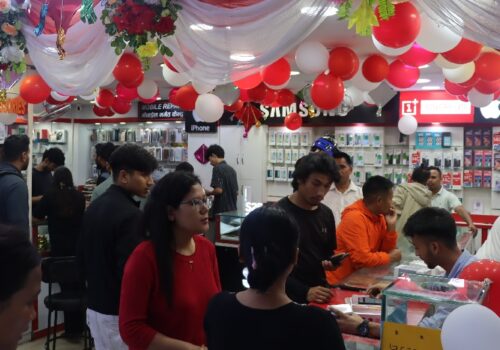 दशैंको मुखमा न्यूरोड क्षेत्रका मोबाइल पसलहरु सुस्ताए (फोटो फिचर)