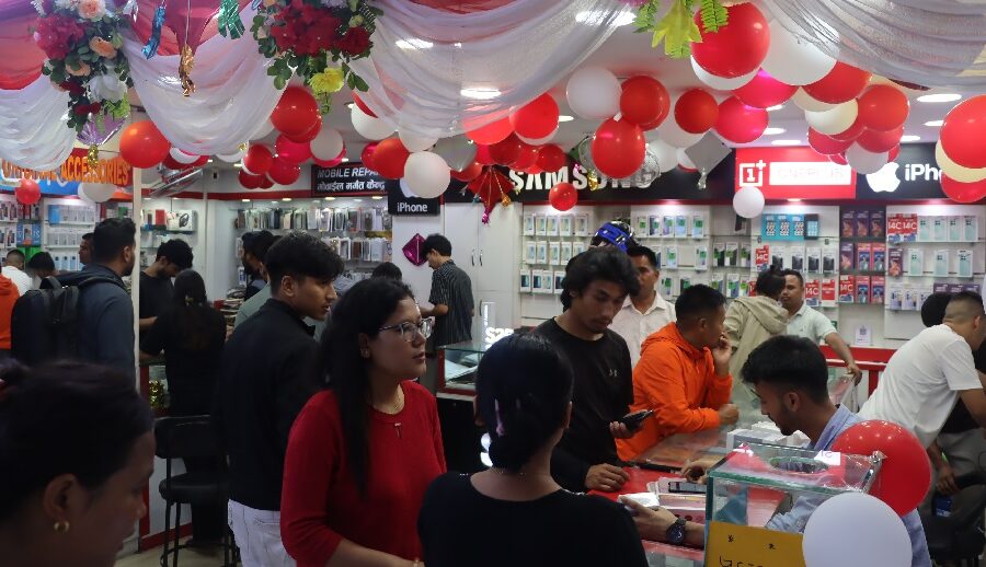 दशैंको मुखमा न्यूरोड क्षेत्रका मोबाइल पसलहरु सुस्ताए (फोटो फिचर)