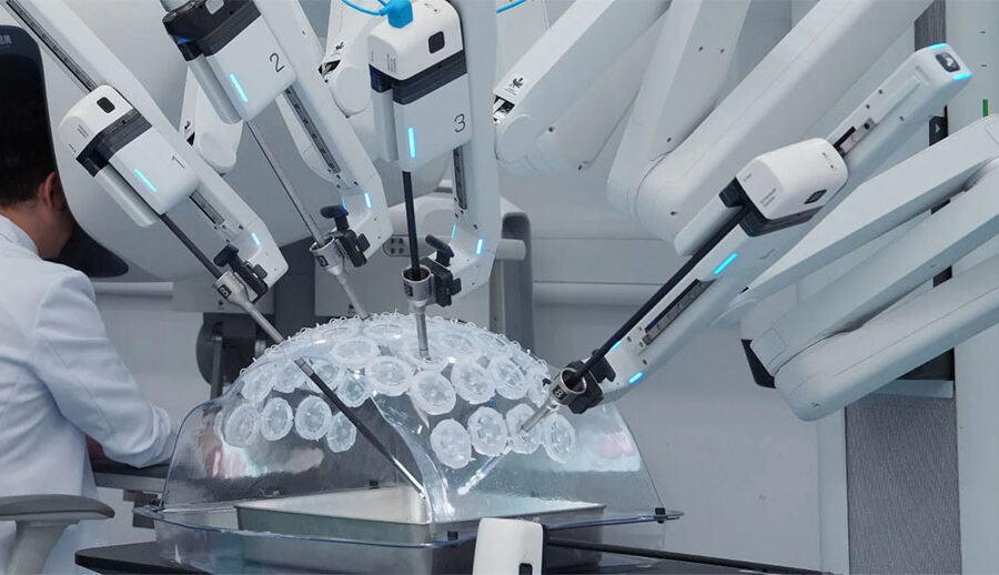 चिनियाँ वैज्ञानिकहरुले बनाए अपरेशनमा डाक्टरलाई मद्दत गर्ने ‘एआई’ हात