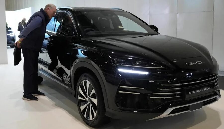 हाइब्रिडलाई पनि समेट्न चिनियाँ बीइभीमा कर बढाउने विचार गर्दै युरोपेली संघ