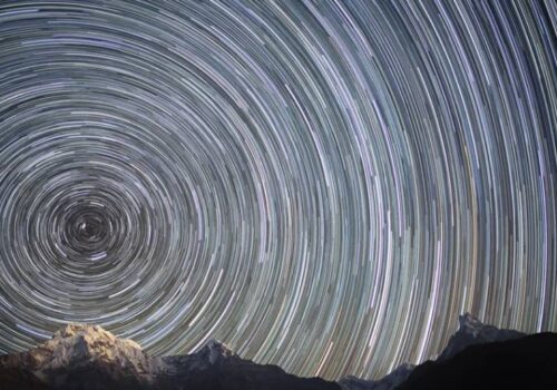 पृथ्वी घुमेको हामीले किन महसुस गर्दैनौं? हामीलाई किन रिँगटा लाग्दैन? यस्तो छ कारण