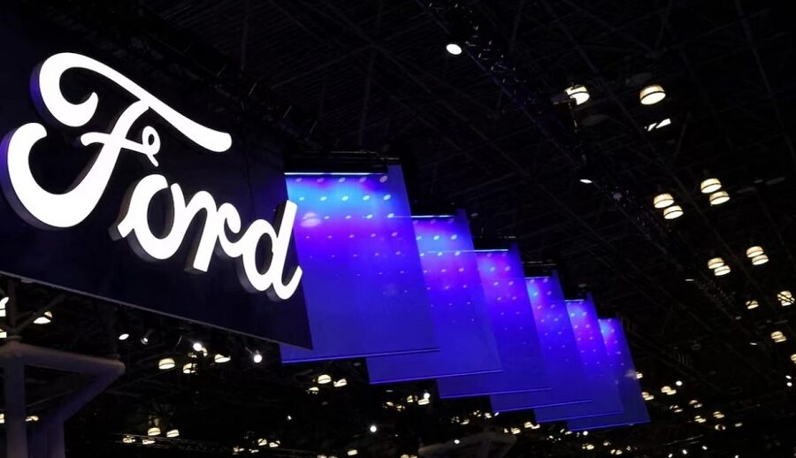 फोर्डले क्यामरा स्क्रिन र सिट बेल्टको समस्याका कारण लगभग ६२५,००० कारहरू अस्थायी रूपमा फिर्ता बोलाउने