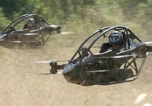 फ्लाइङ कारहरूको पहिलो रेस आयोजना