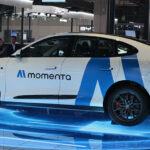 चीनको स्वायत्त ड्राइभिङ फर्म मोमेन्टाले मर्सिडीजसँग मिलेर अबु धाबीमा रोबोट्याक्सी सेवा सुरु गर्यो