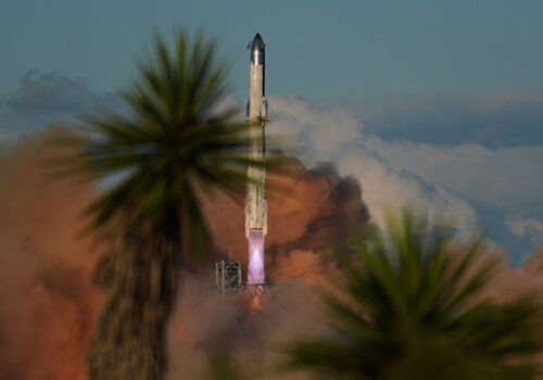 स्पेसएक्सले सफलताका साथ आफ्नो मेगा स्टारशिप रकेटको ११ औं परीक्षण उडान प्रक्षेपण गर्यो