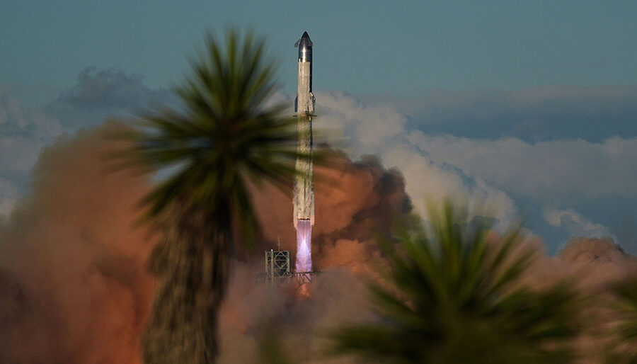 स्पेसएक्सले सफलताका साथ आफ्नो मेगा स्टारशिप रकेटको ११ औं परीक्षण उडान प्रक्षेपण गर्यो