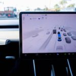 टेस्लाको फुल सेल्फ ड्राइभिङ (सुपरभाइज्ड) को नयाँ संस्करण अपडेट गरेपछि गाडी चलाउँदै मेसेज गर्न मिल्ने