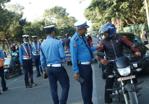 सामाजिक सञ्जाल टिकटकमार्फत अफवाह फैलाउने २ जना युवक ट्राफिक प्रहरीको नियन्त्रणमा