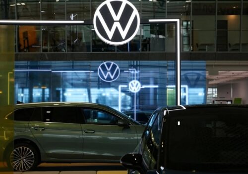 फक्सवागनले आर्थिक संकटको सामना गरिरहँदा विश्वव्यापी रूपमा नयाँ मोडेलहरू रोकिने सम्भावना